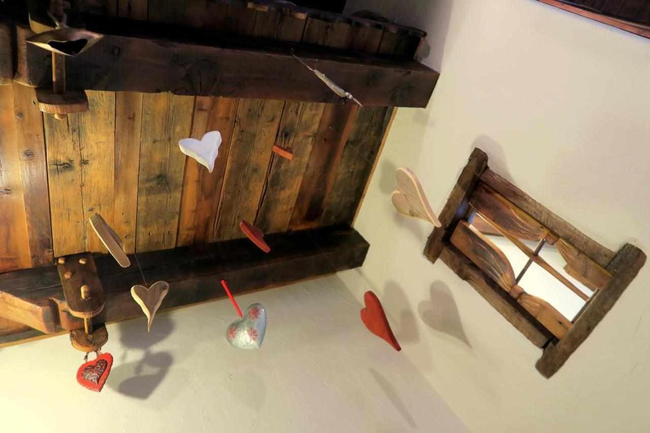 Romantica Suite Con Vasca Idromassaggio อาออสตา ภายนอก รูปภาพ