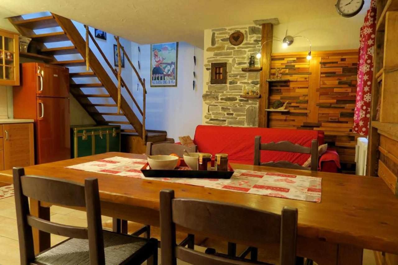 Romantica Suite Con Vasca Idromassaggio อาออสตา ภายนอก รูปภาพ
