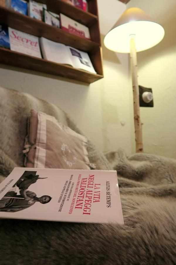 Romantica Suite Con Vasca Idromassaggio อาออสตา ภายนอก รูปภาพ