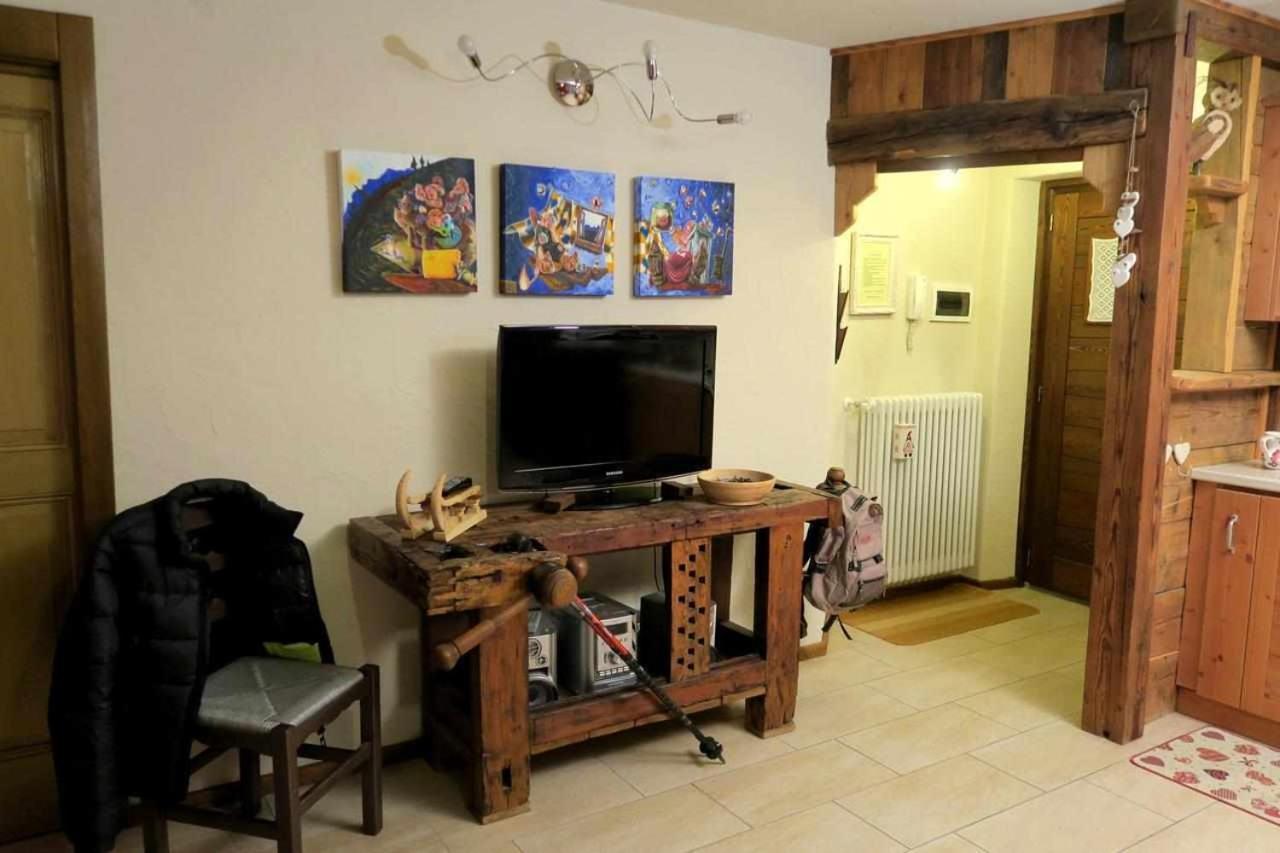 Romantica Suite Con Vasca Idromassaggio อาออสตา ภายนอก รูปภาพ