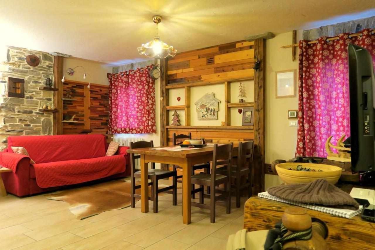 Romantica Suite Con Vasca Idromassaggio อาออสตา ภายนอก รูปภาพ